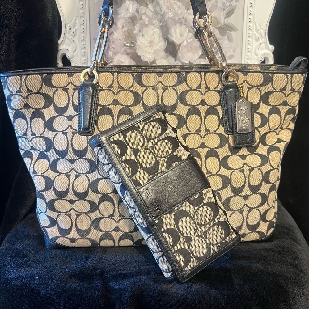 🖤Coach Vintage Madison Signature East West Tote & Wallet🖤EUC - Picture 4 of 17